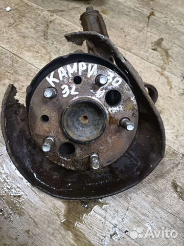 Кулак задний левый Toyota Camry 30