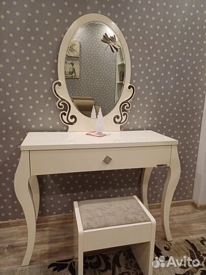 Туалетный столик