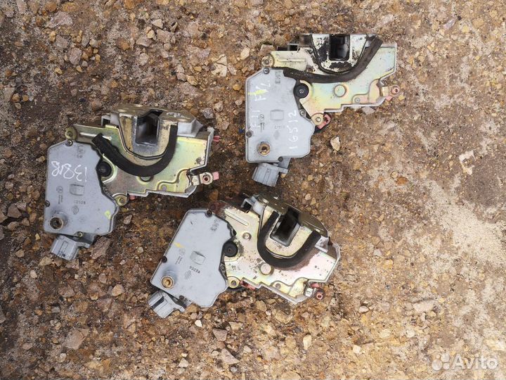 Замок передний левый Primera P11