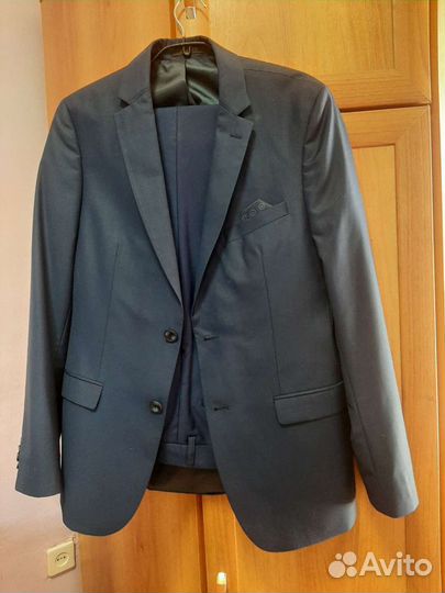 Продам костюм тройку
