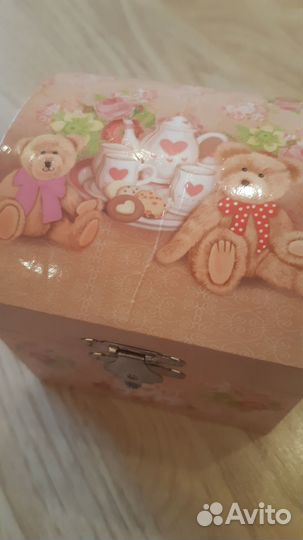 Музыкальная шкатулка с крутящимся медвежонком