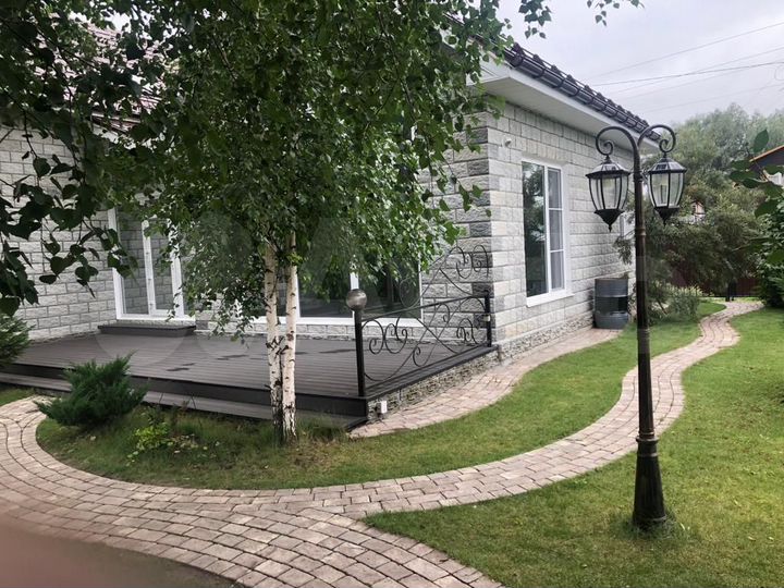 Коттедж 284 м² на участке 13,8 сот.