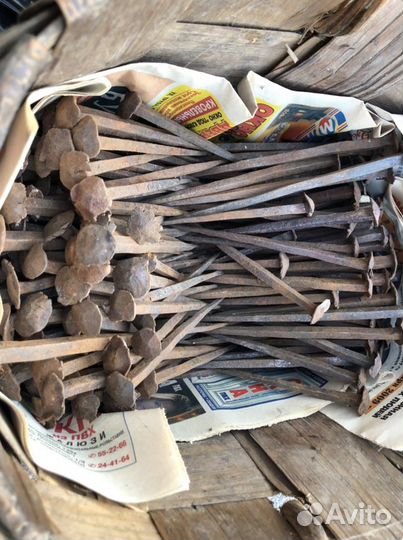 Гвозди кованые. Старинные