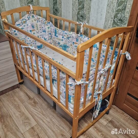 Детская кроватка