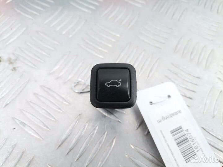 Кнопка открытия багажника Skoda Fabia 2 (5J) 2010