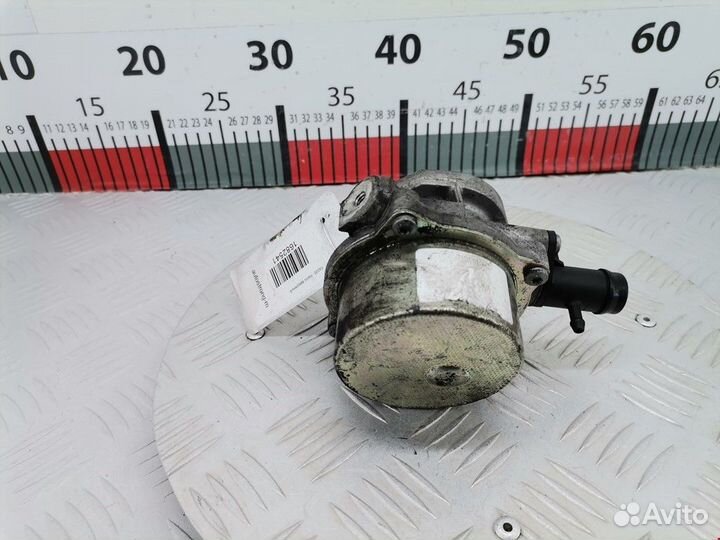 Насос вакуумный Renault Megane 2 рест. 2010