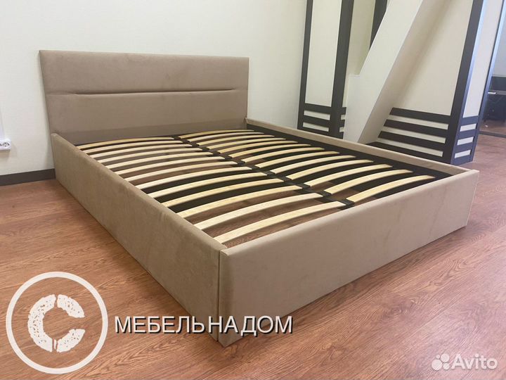 Кровать с мягким изголовьем