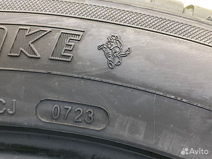 Westlake SA37 245/45 R17 99W