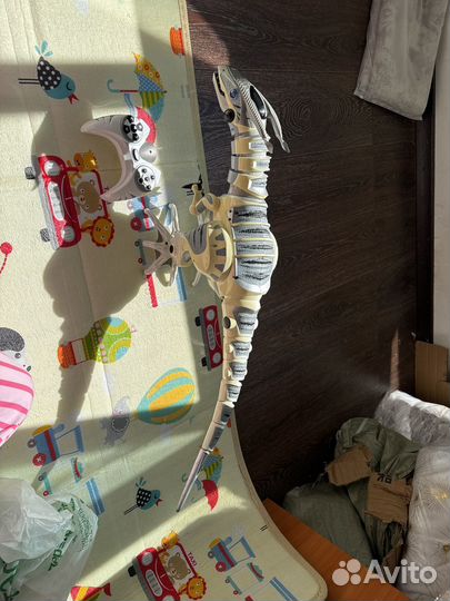 Робот динозавр