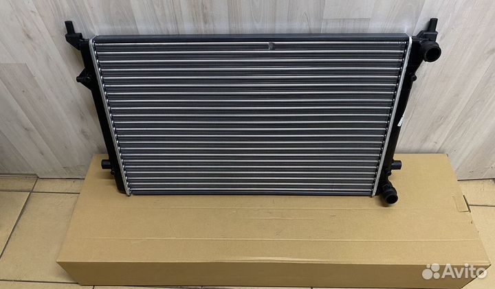 Радиатор охлаждения Golf 6 Golf plus Jetta 5
