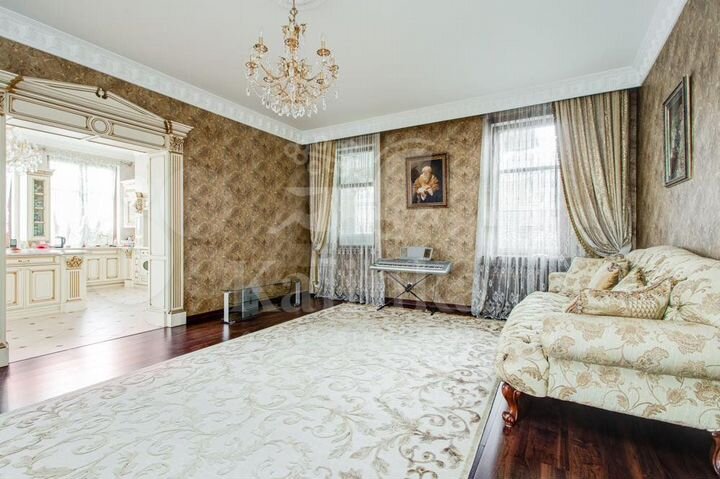 Дом 377 м² на участке 20 сот.