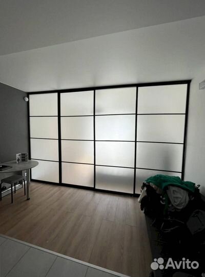 Раздвижная перегородка с матовым стеклом