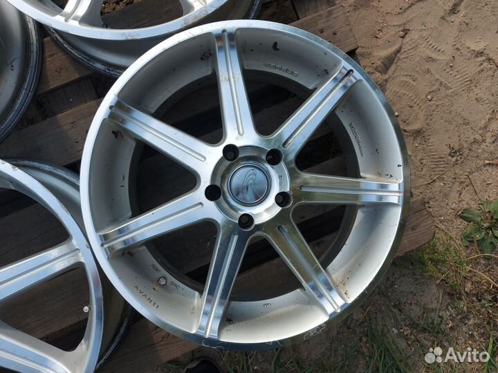 Rays Versus Avanti Япония R18 5x114.3 ET52 7.5J 73