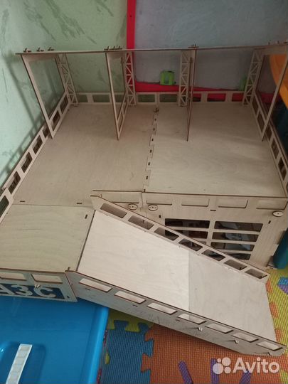 Детский гараж,парковка