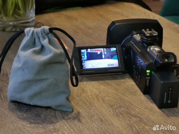 Радио петличка-микрофон Sony ECM-HW2(R)