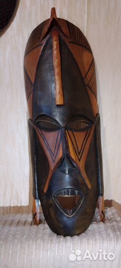 Маска из дерева