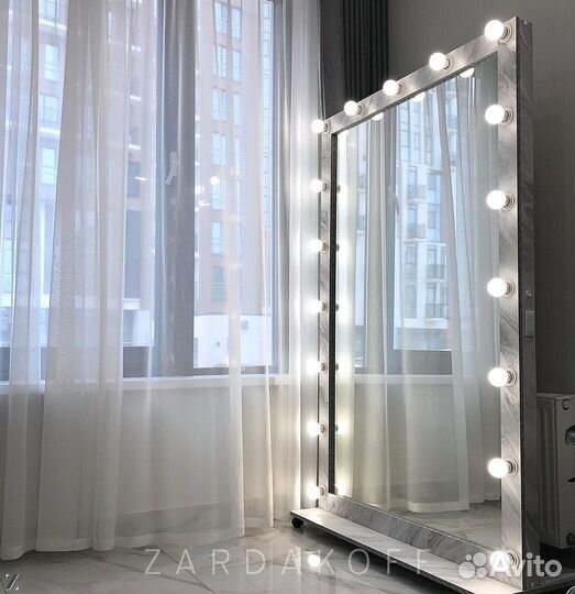 Гримерное зеркало с подсветкой
