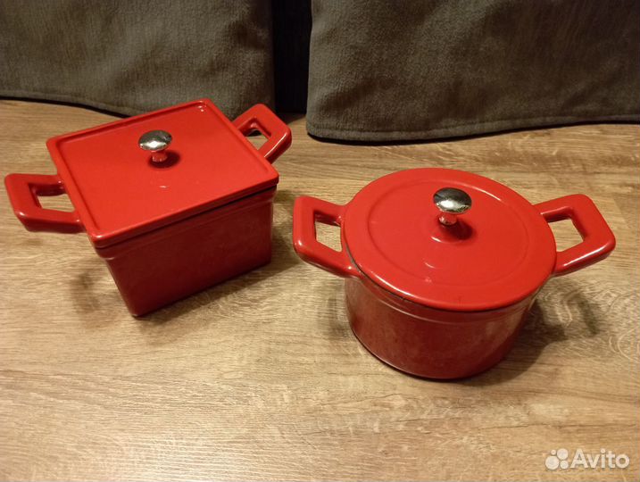 Миниатюрная чугунная эмалированная кастрюлька