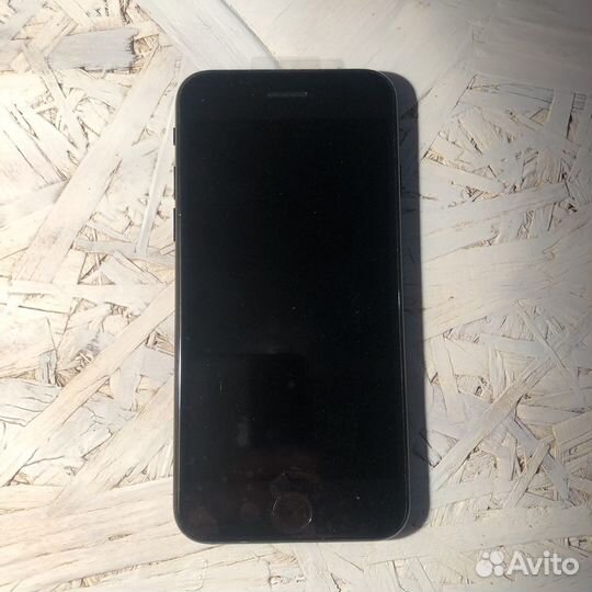Телефон iPhone 7 32