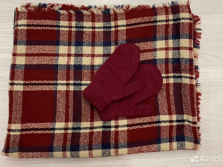 Зимний шарф и варежки