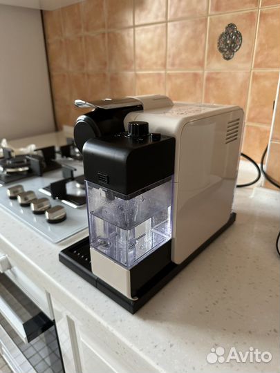 Кофемашина Nespresso Delonghi