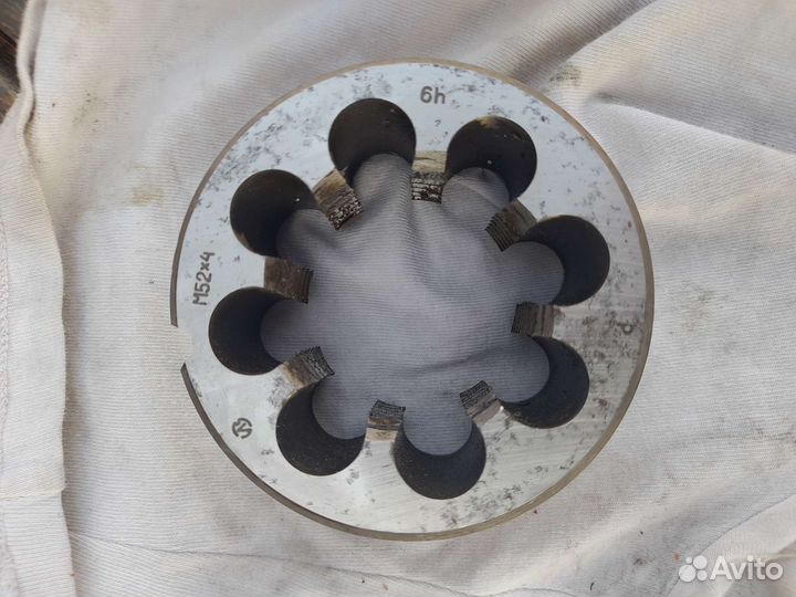 Плашка м52х4 и 48х1,5