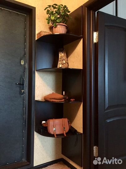 Встраиваемая угловая полка