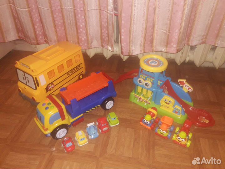 Детские игрушки машинки. треки