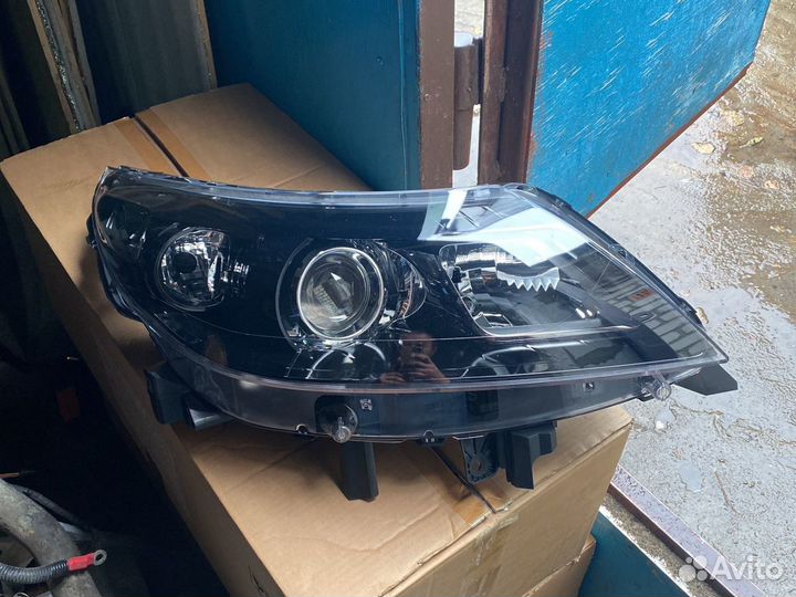 Фара правая renault latitude