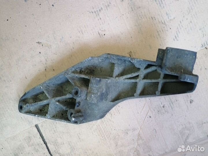 Кронштейн генератора Opel Vectra B 1,6