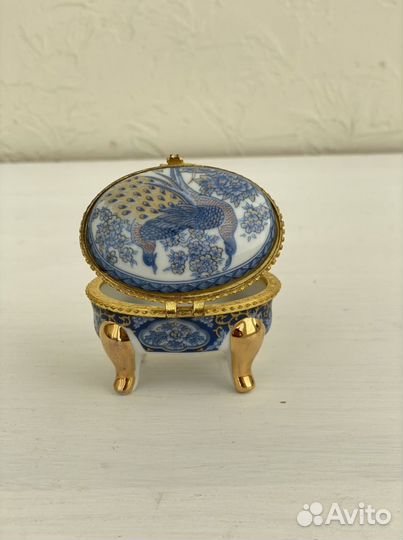 Шкатулка фарфоровая
