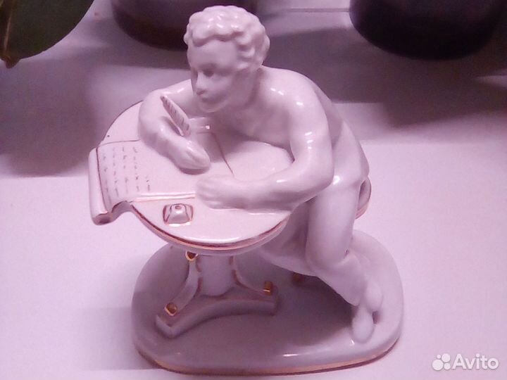 Статуэтка форфоровая. Лфз