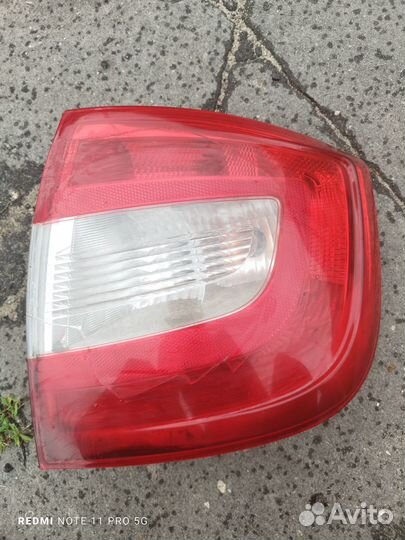 Задний правый фонарь на Шкоду рапид