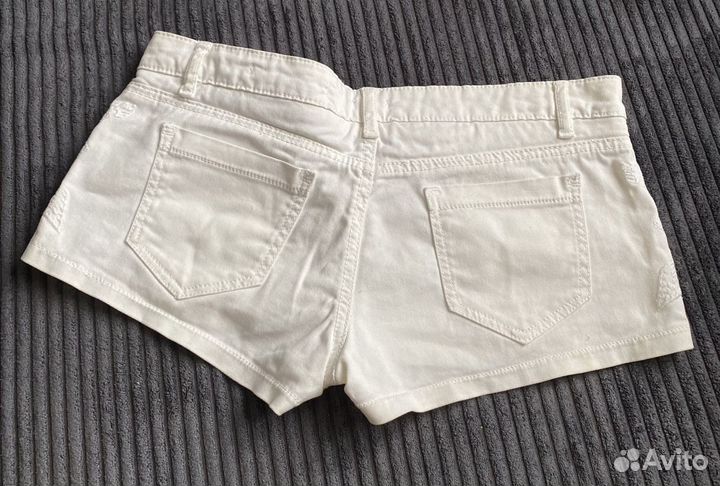 Шорты bershka белые