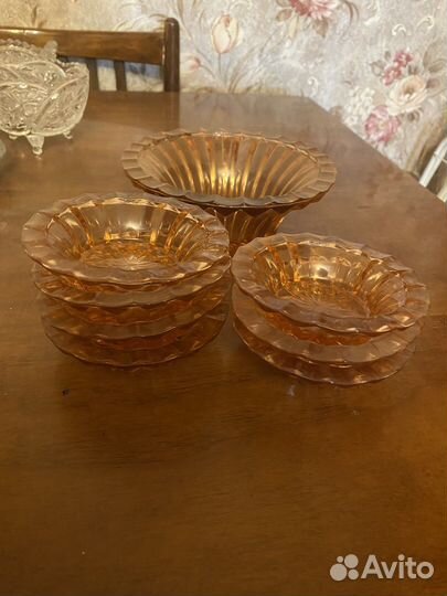 Кружка 2 штуки и к ним тарелка длинная