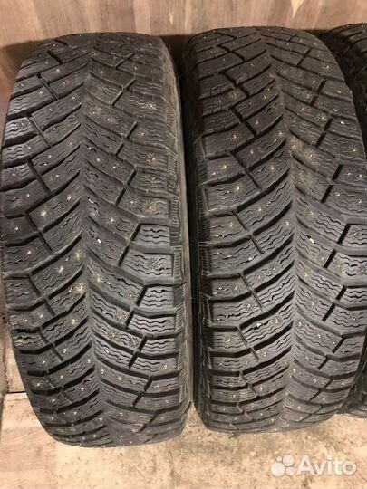 Michelin X-Ice North 4 215/65 R16