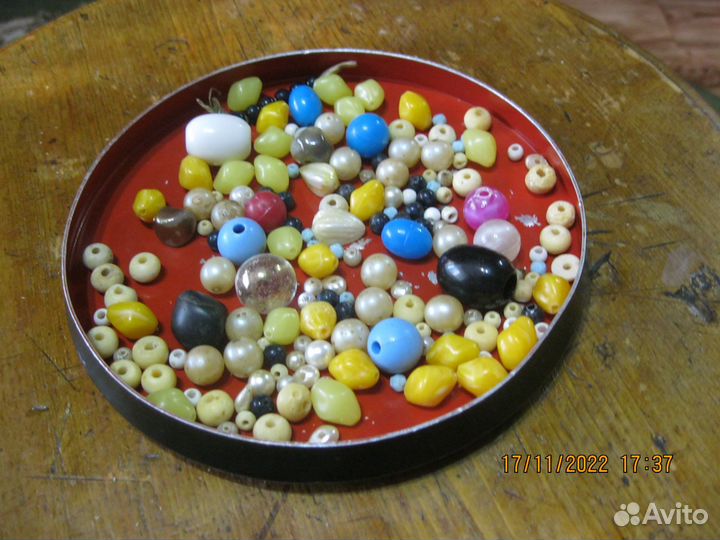 Для рукоделия бисер пайетки бусины,замки иглы