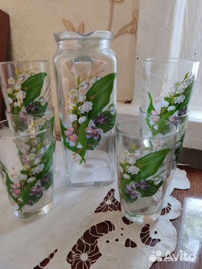 Набор стаканов и кувшин