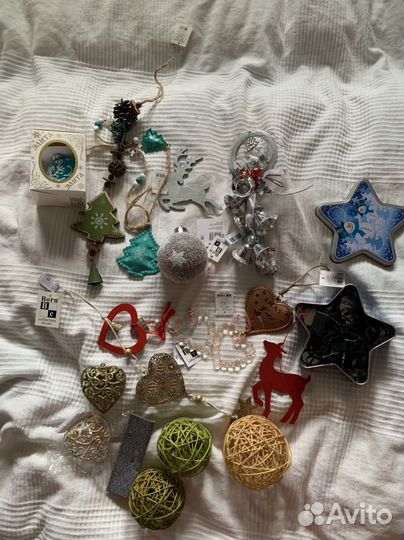 Елочные игрушки красные, разные