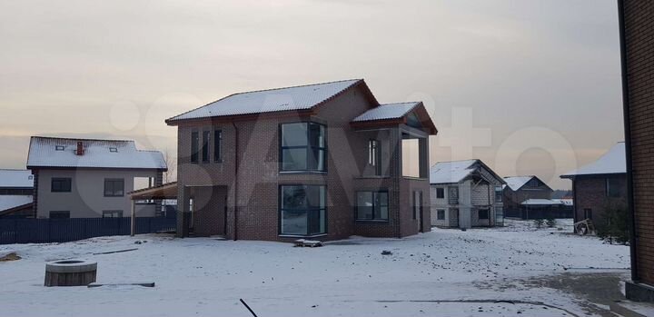 Коттедж 180 м² на участке 10 сот.