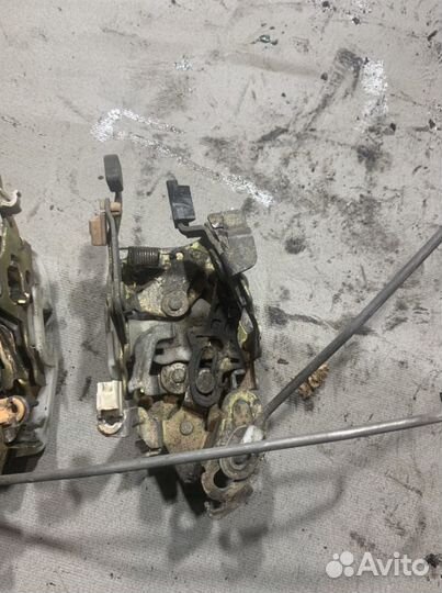 Замок двери Ниссан Ванетт SK82 Nissan Vanette