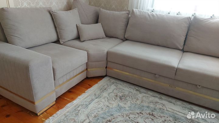 Угловой холл