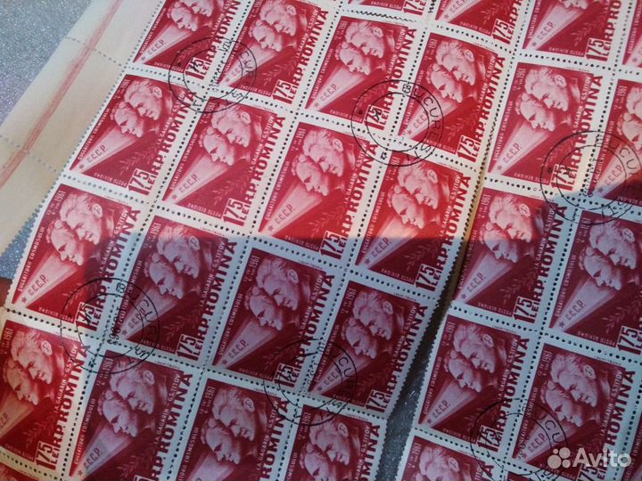 Космонавты Гагарин Титов 1961 марка нов сто Румын