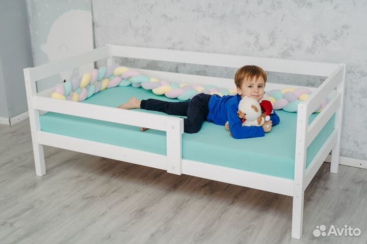 Детская кровать из сосны с бортиком от 2 до 12 лет