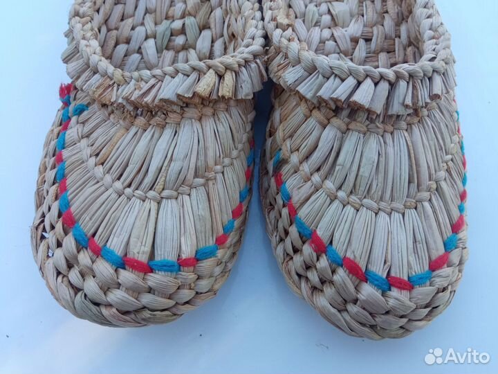 Лапти плетеные