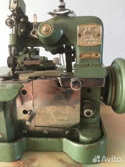 Оверлок для швейной машины со столом