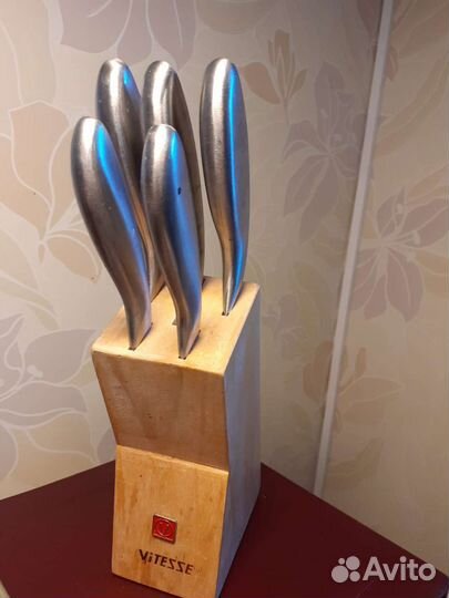 Набор кухонных ножей с подставкой
