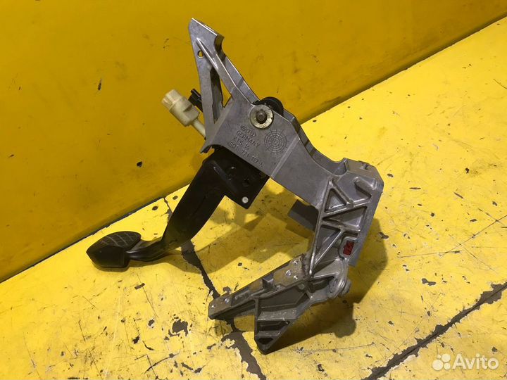 Педаль тормоза Volkswagen Passat 2000-2005