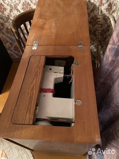 Швейная машинка чайка 143 со столом