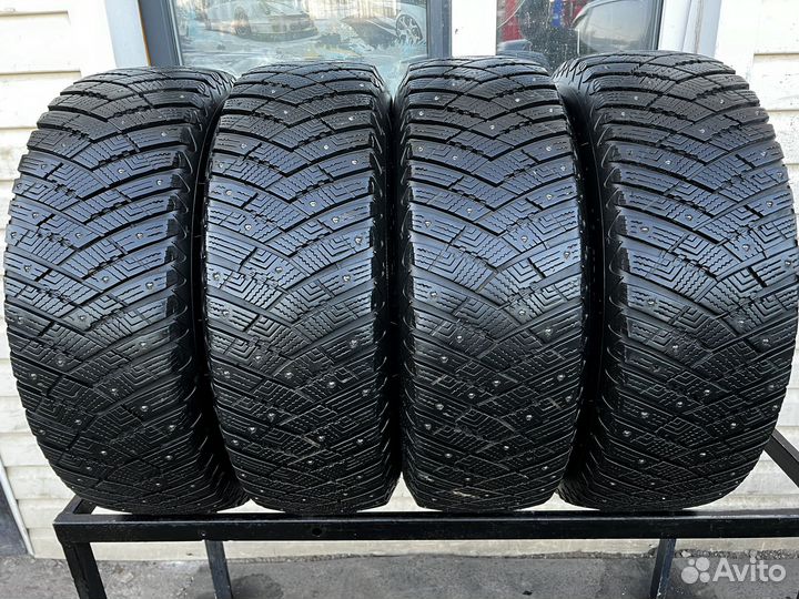 Goodyear UltraGrip Ice Arctic SUV 225/65 R17 102T